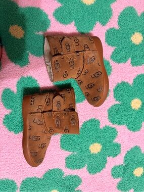 UGG Chestnut Logo-Print Mini Boots